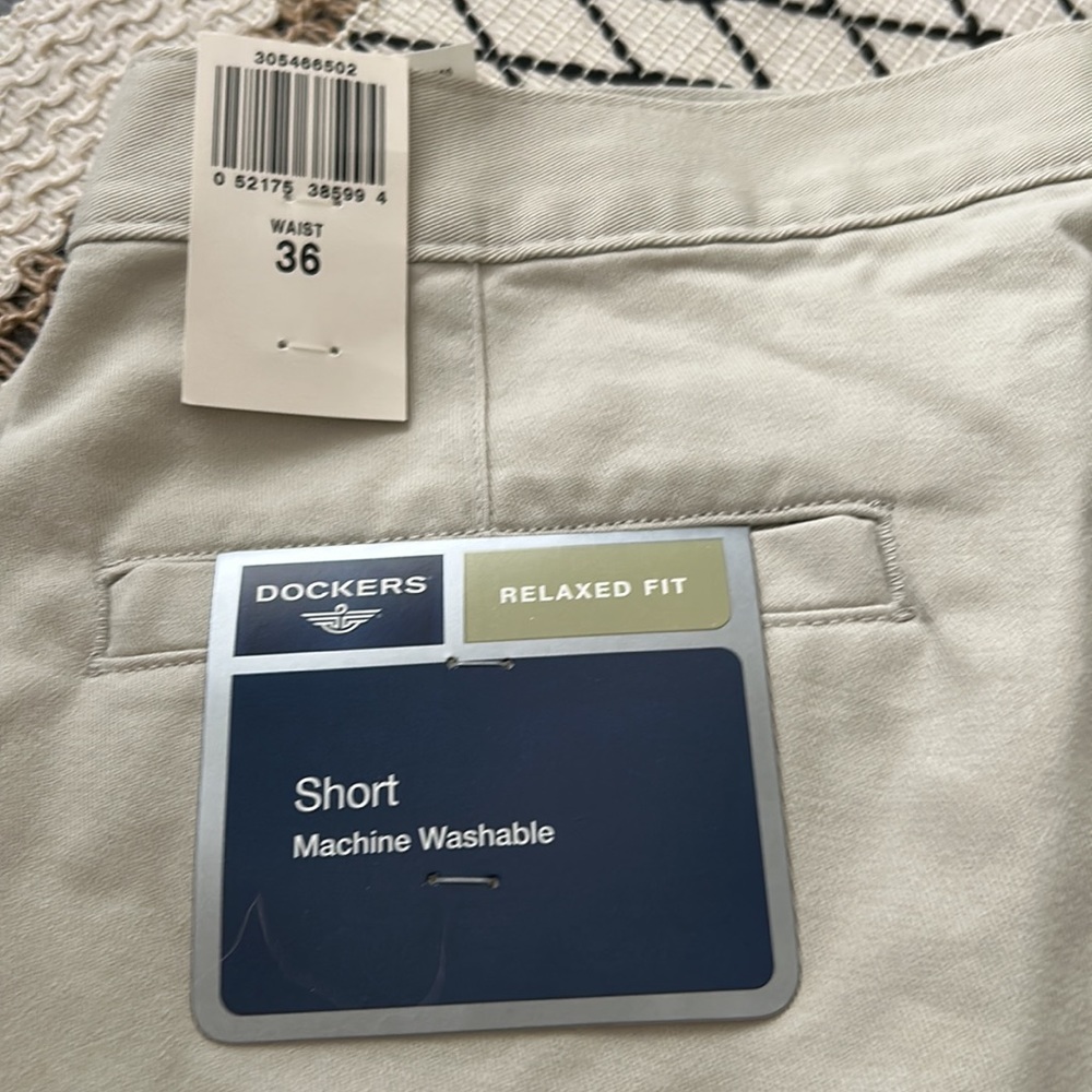 Dockers NWT 36 Relaxed Fit